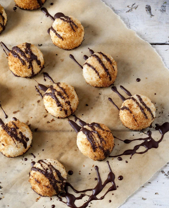 Dessert: Keto Coconut Macaroons with Chocolate Drizzle