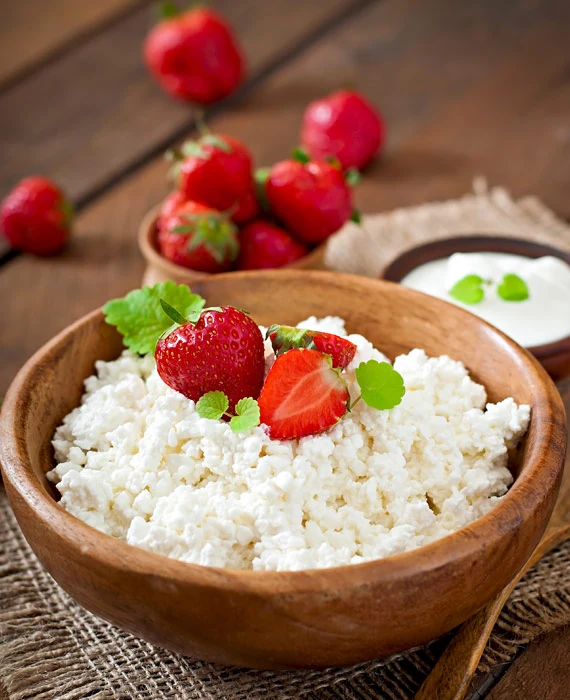 Organic Cottage Cheese with Ripe Strawberries & Sliced Almonds