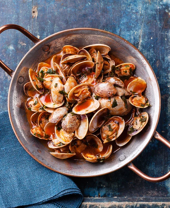 Clams with Tomatoes and Oregano