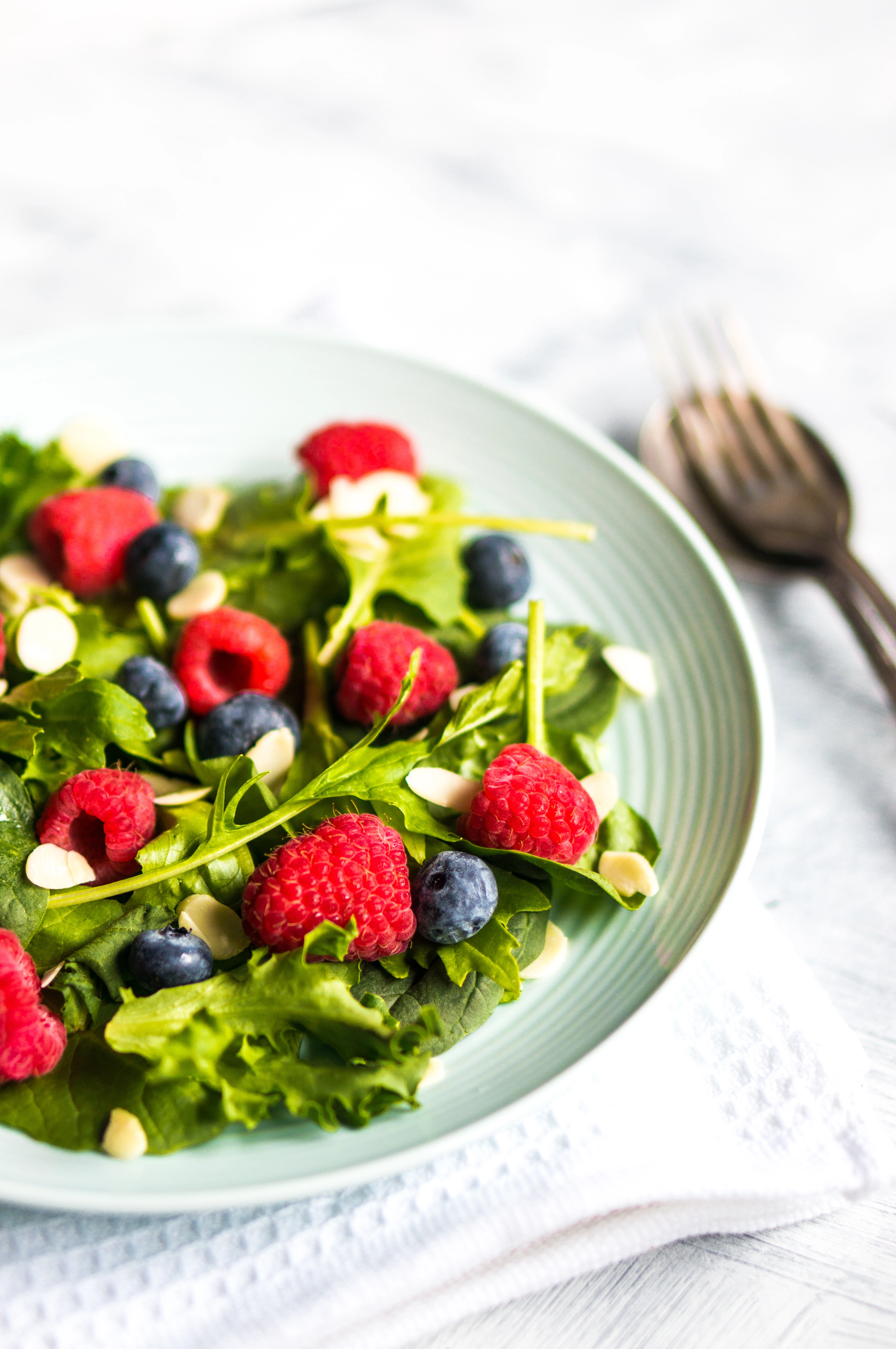 Spinach & Berry Breakfast Salad