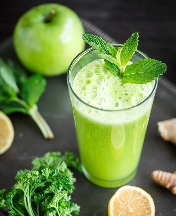 Super Green Juice with Green Apple