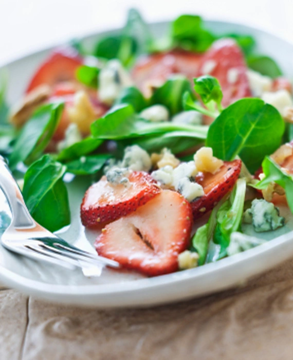Strawberry, Baby Spinach and Pecan Salad