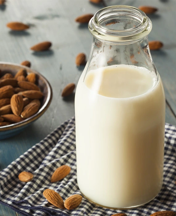 Homemade Vanilla Almond Milk 